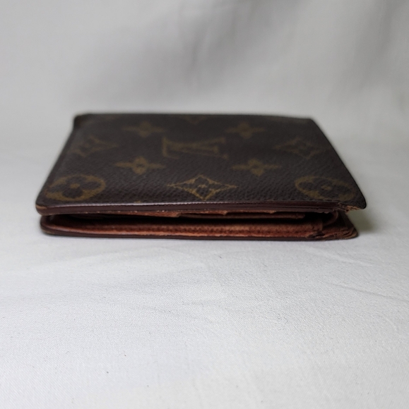 Louis Vuitton Monogram Bi-Fold - Picture 9 of 15